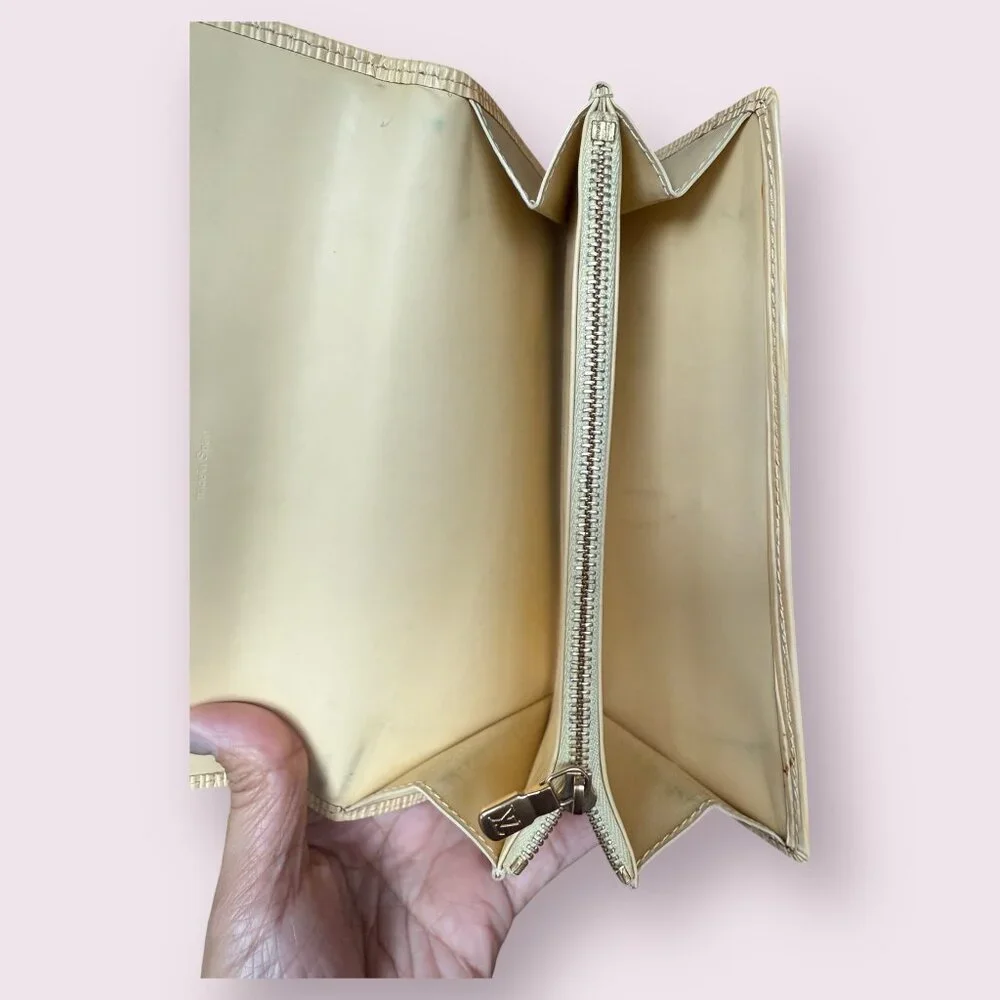 Authentic Louis Vuitton Epi Leather Long Wallet | Vanilla - Picture 7 of 10